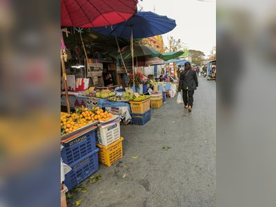 ตลาดผักและผลไม้ศิริกรณ์ - amazingthailand.org