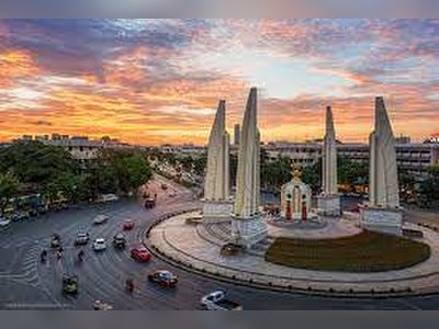 อนุสาวรีย์ประชาธิปไตย (Democracy Monument) - amazingthailand.org