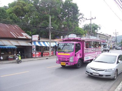 รถบัสสีชมพู - amazingthailand.org