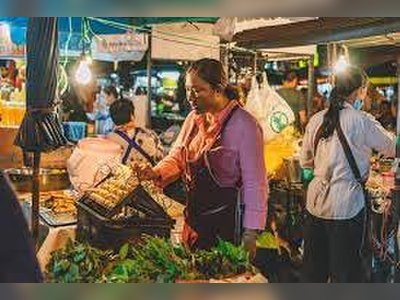 ตลาดประตูช้างเผือก - amazingthailand.org