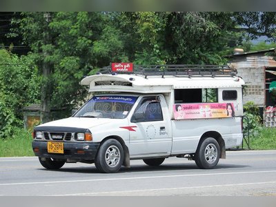 รถสองแถวสีขาว - amazingthailand.org