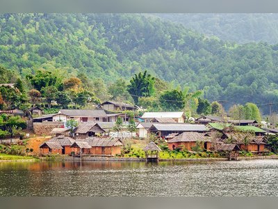 หมู่บ้านรักไทย (บ้านแม่ออ) - amazingthailand.org