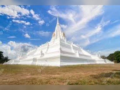 Wat Phu Khao Thong - amazingthailand.org
